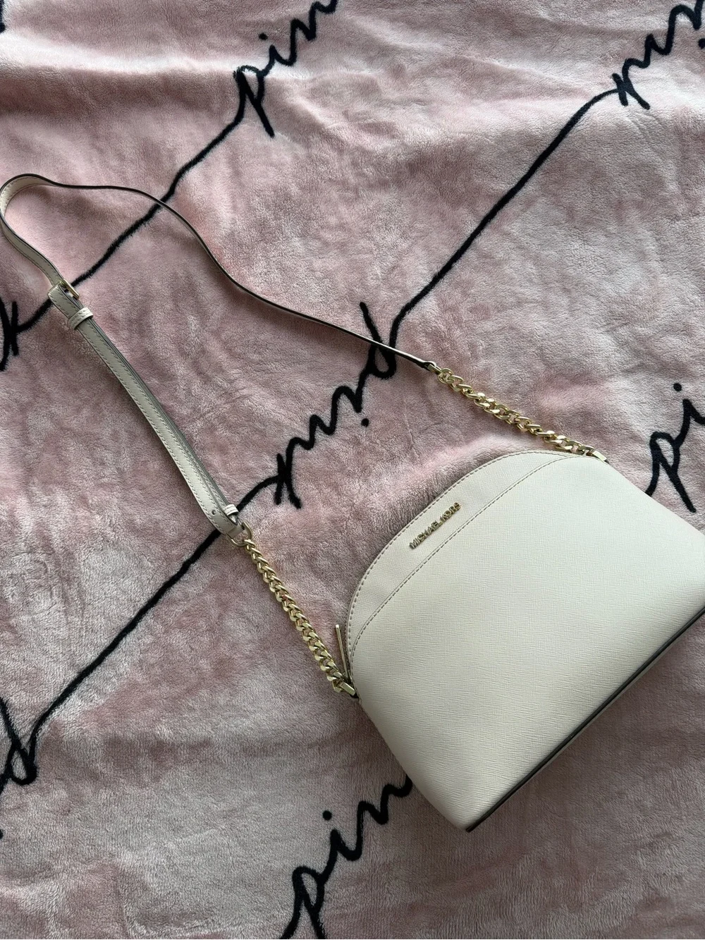 Authentic Michael Kors crossbody bag in a pink Saffiano leather